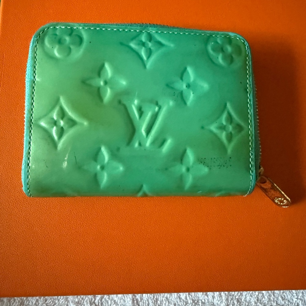 Louis Vuitton Green Wallet/card holder with Iconic Monogram and gold Hardware